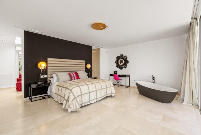 R5117725-Villa-For-Sale-Marbella-Detached-7-Beds-676-Built-19