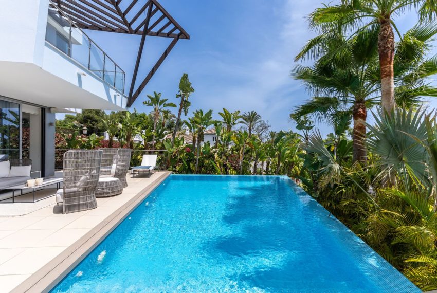 R5118889-Townhouse-For-Sale-Sierra-Blanca-Terraced-4-Beds-500-Built