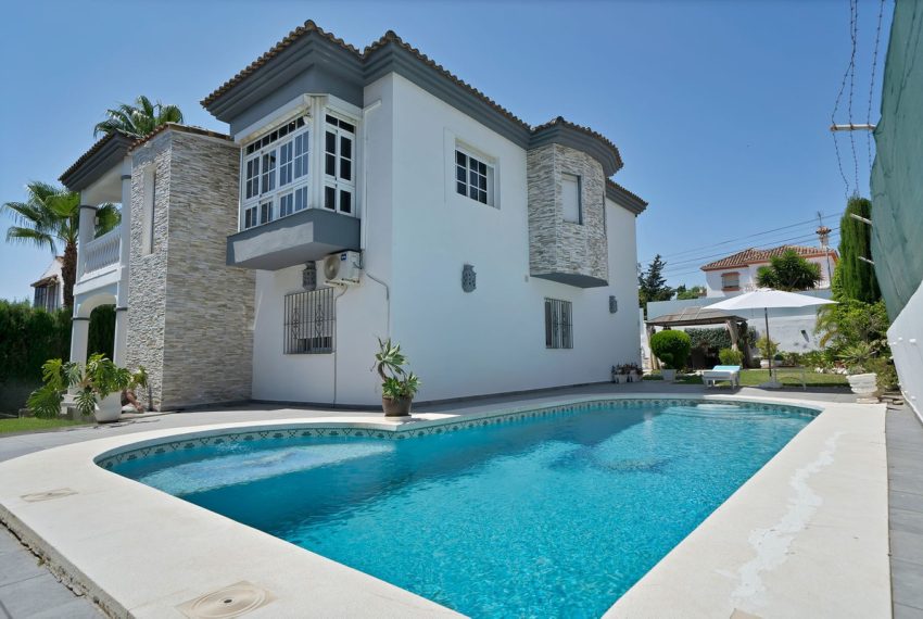 R5119003-Villa-For-Sale-Estepona-Detached-3-Beds-258-Built-1