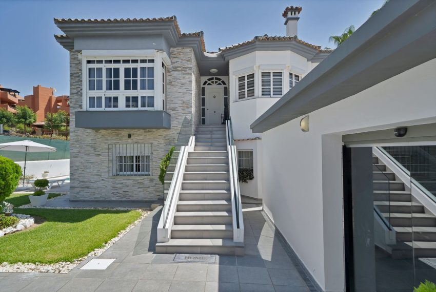 R5119003-Villa-For-Sale-Estepona-Detached-3-Beds-258-Built