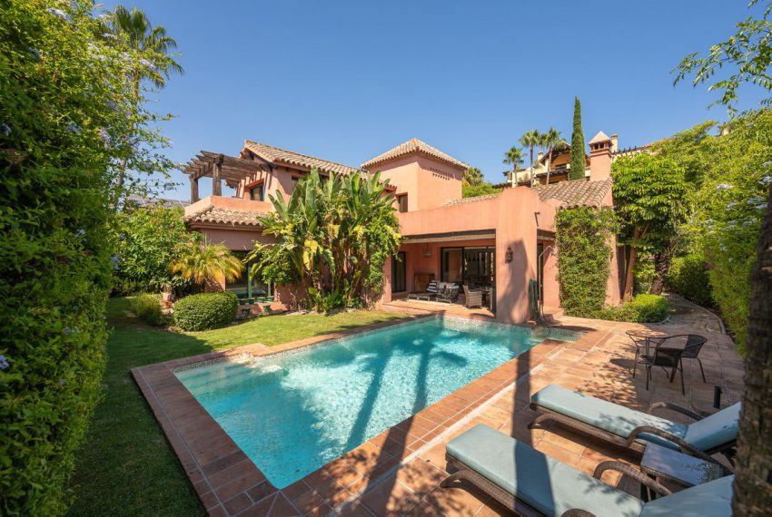R5119606-Villa-For-Sale-Estepona-Detached-4-Beds-456-Built-1