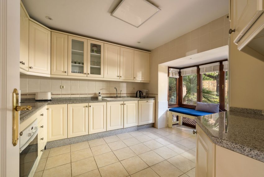 R5119606-Villa-For-Sale-Estepona-Detached-4-Beds-456-Built-10