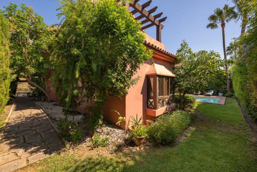 R5119606-Villa-For-Sale-Estepona-Detached-4-Beds-456-Built-4