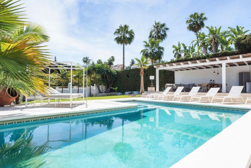 R5122204-Villa-For-Sale-Nueva-Andalucia-Detached-4-Beds-336-Built-1