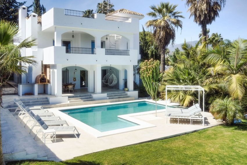 R5122204-Villa-For-Sale-Nueva-Andalucia-Detached-4-Beds-336-Built