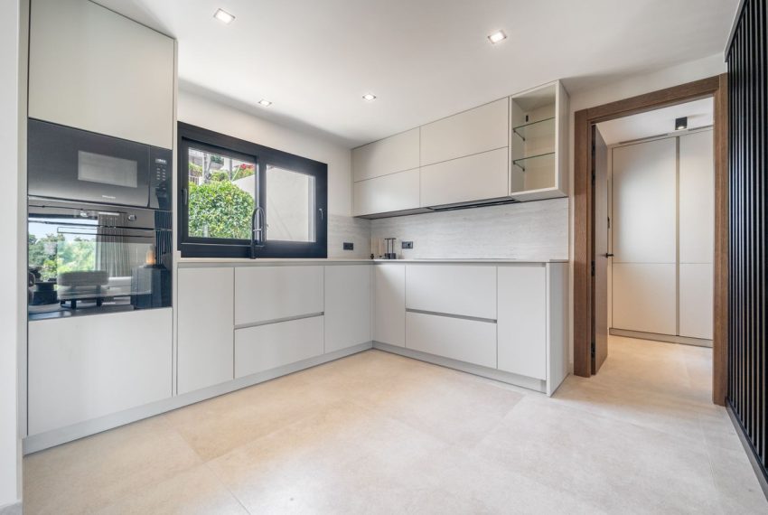 R5123923-Villa-For-Sale-La-Cala-de-Mijas-Detached-5-Beds-258-Built-9