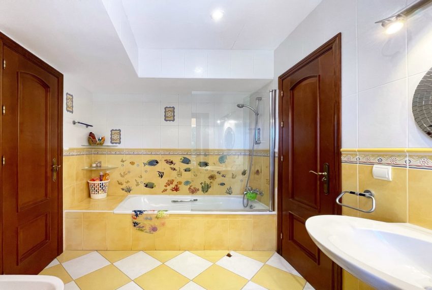 R5126434-Villa-For-Sale-San-Pedro-de-Alcantara-Detached-5-Beds-300-Built-15