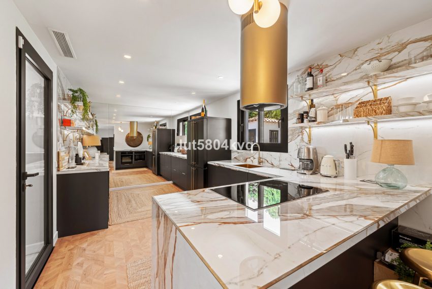 R5126596-Villa-For-Sale-Nueva-Andalucia-Detached-4-Beds-280-Built-11