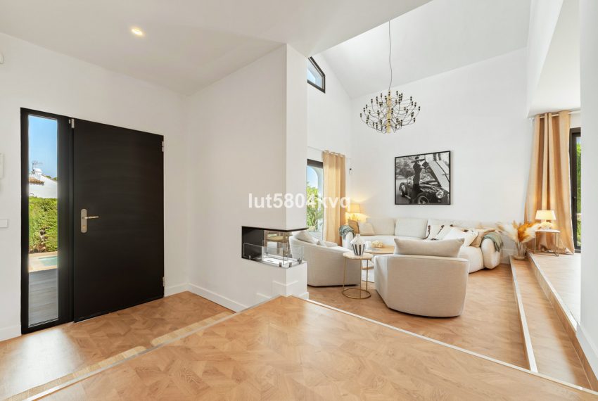 R5126596-Villa-For-Sale-Nueva-Andalucia-Detached-4-Beds-280-Built-2