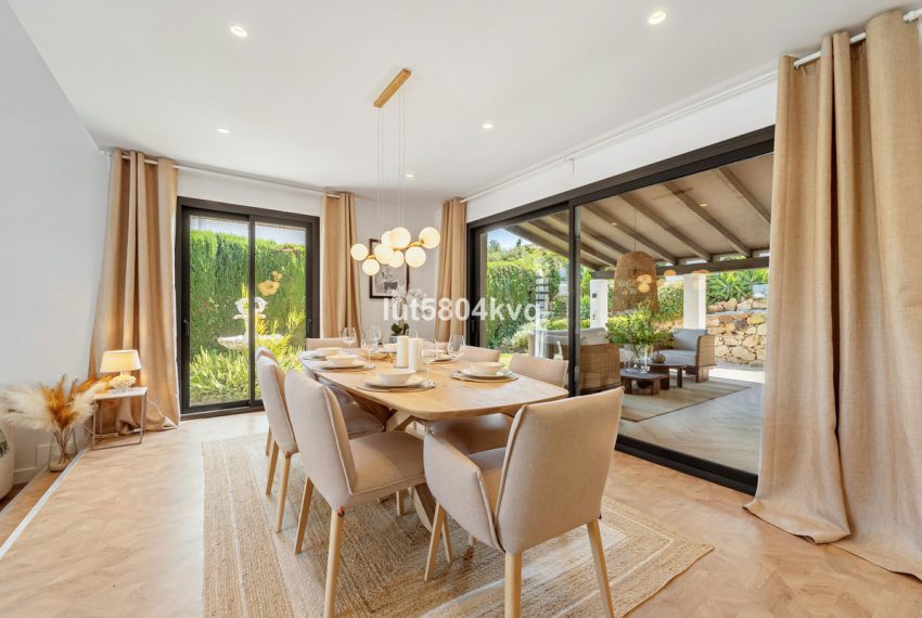 R5126596-Villa-For-Sale-Nueva-Andalucia-Detached-4-Beds-280-Built-3