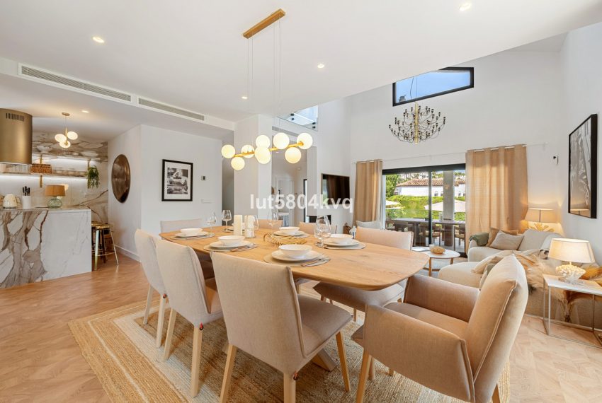 R5126596-Villa-For-Sale-Nueva-Andalucia-Detached-4-Beds-280-Built-4