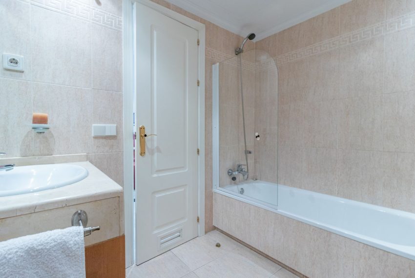 R5127019-Apartment-For-Sale-The-Golden-Mile-Penthouse-Duplex-4-Beds-185-Built-13