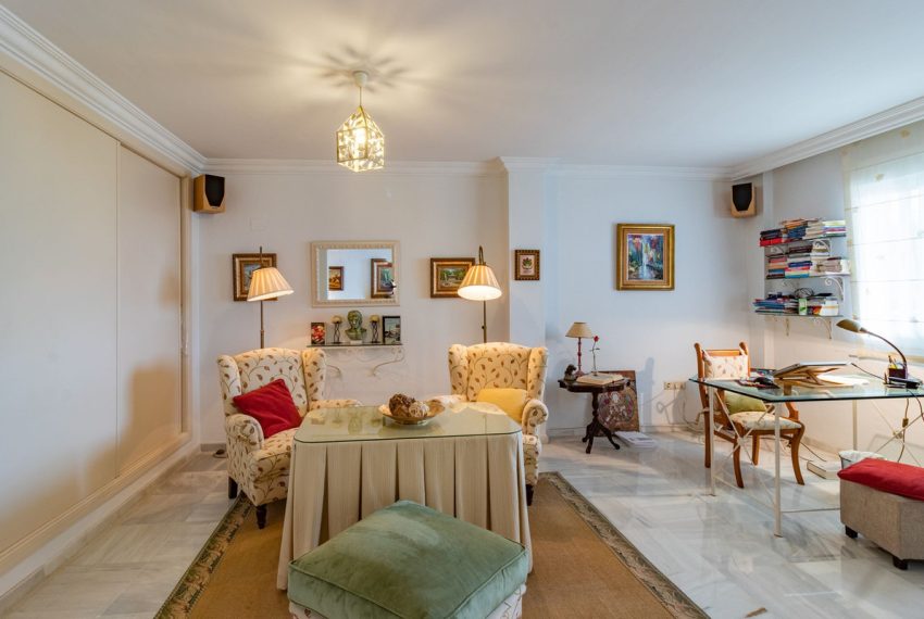 R5127019-Apartment-For-Sale-The-Golden-Mile-Penthouse-Duplex-4-Beds-185-Built-16