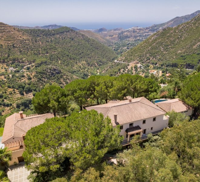 R5129392-Image 1-Detached - 9 Beds - 1688 Built