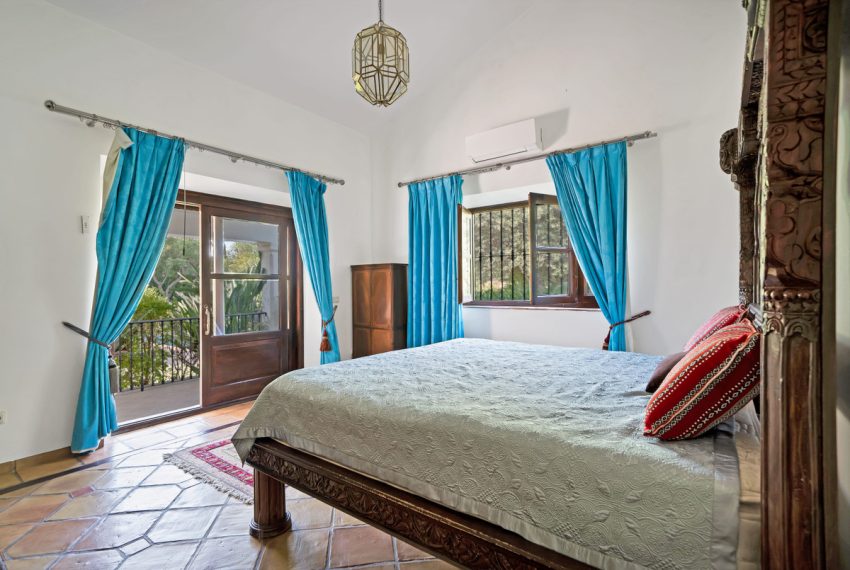 R5135599-Villa-For-Sale-Estepona-Detached-4-Beds-580-Built-14