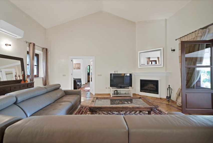 R5135599-Villa-For-Sale-Estepona-Detached-4-Beds-580-Built-3