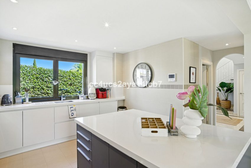 R5137927-Villa-For-Sale-Estepona-Detached-3-Beds-170-Built-16