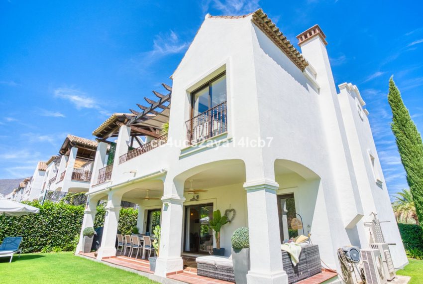 R5137927-Villa-For-Sale-Estepona-Detached-3-Beds-170-Built