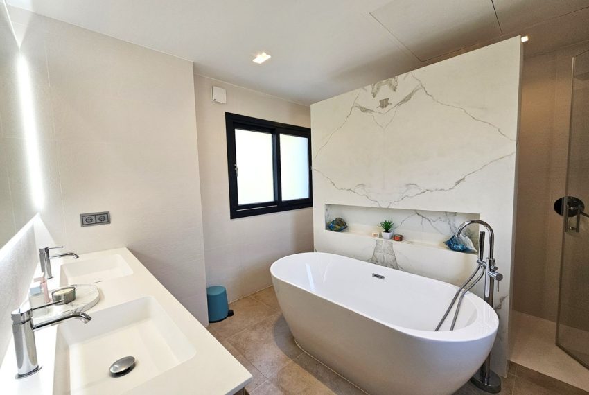 R5138845-Villa-For-Sale-Benahavis-Detached-4-Beds-385-Built-17