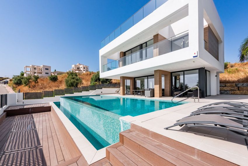 R5139001-Villa-For-Sale-Estepona-Detached-3-Beds-220-Built-2