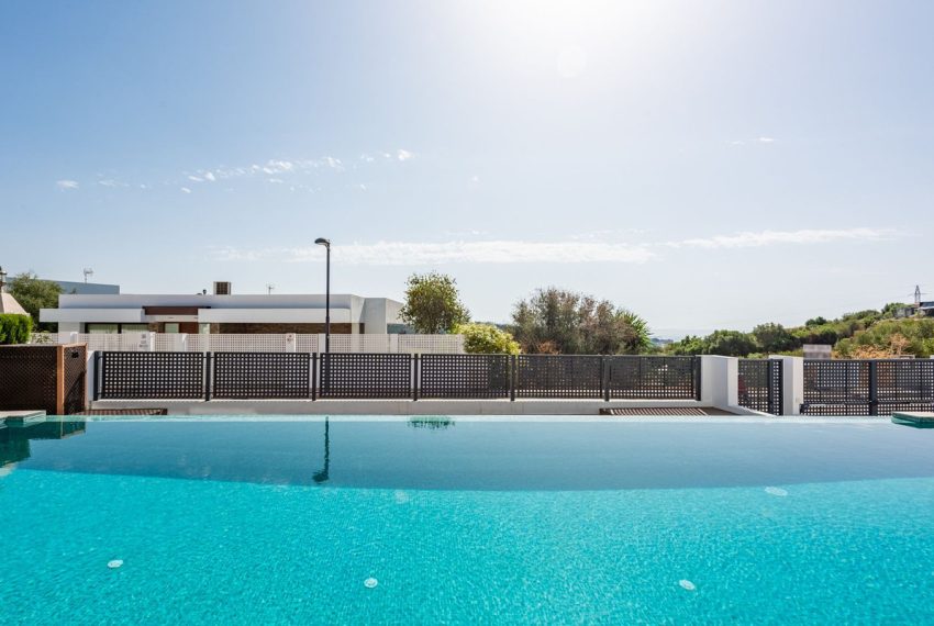 R5139001-Villa-For-Sale-Estepona-Detached-3-Beds-220-Built-3
