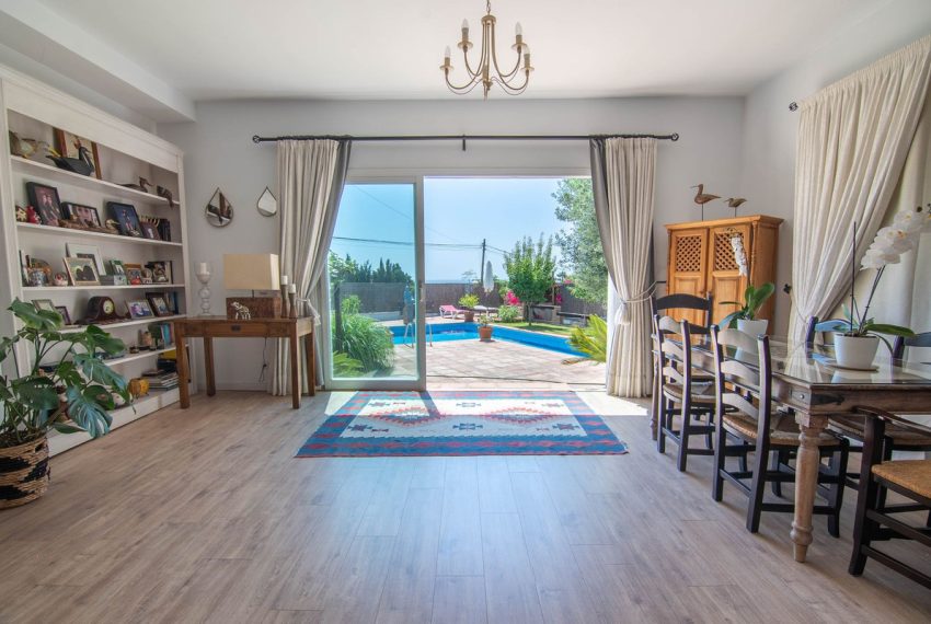 R5140630-Villa-For-Sale-Estepona-Detached-4-Beds-340-Built-1