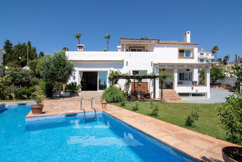 R5140630-Villa-For-Sale-Estepona-Detached-4-Beds-340-Built