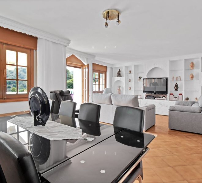 R5141773-Image 1-Duplex - 5 Beds - 195 Built