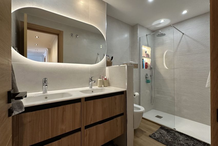R5142550-Apartment-For-Sale-The-Golden-Mile-Duplex-3-Beds-130-Built-12