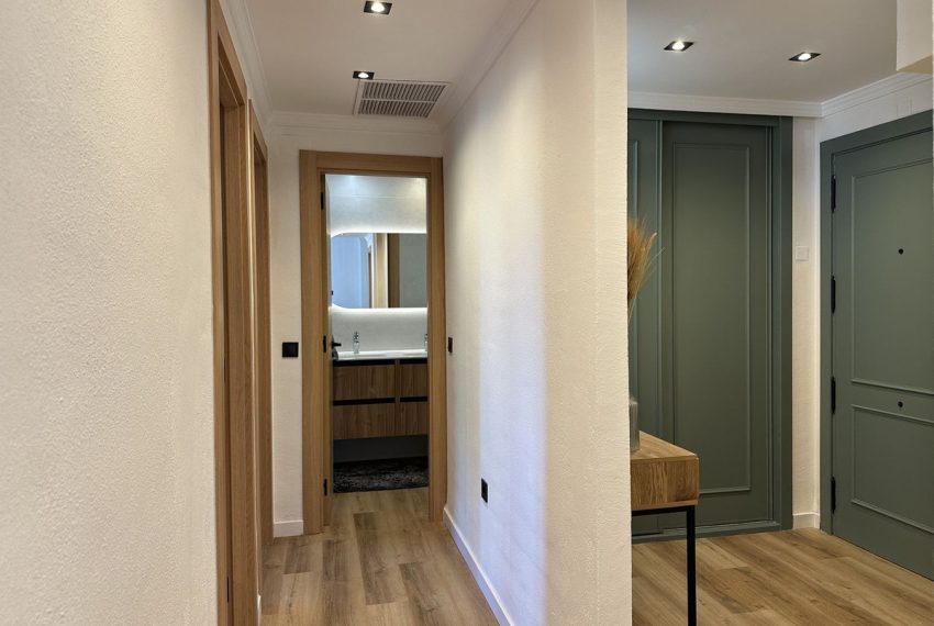 R5142550-Apartment-For-Sale-The-Golden-Mile-Duplex-3-Beds-130-Built-3