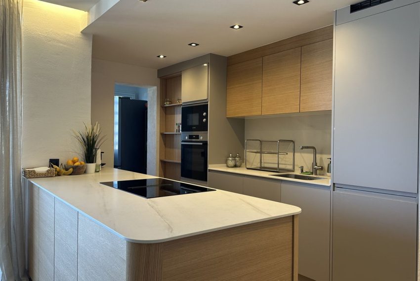 R5142550-Apartment-For-Sale-The-Golden-Mile-Duplex-3-Beds-130-Built-5