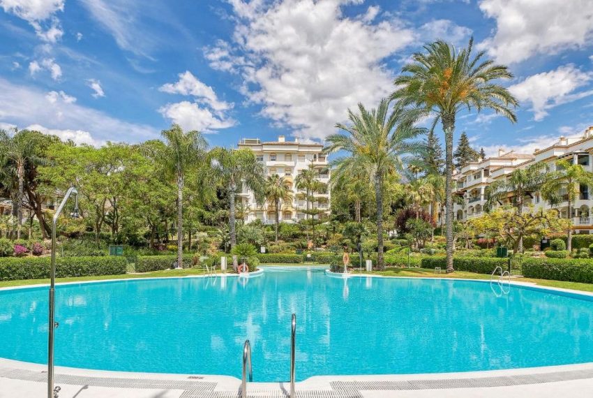 R5142550-Apartment-For-Sale-The-Golden-Mile-Duplex-3-Beds-130-Built
