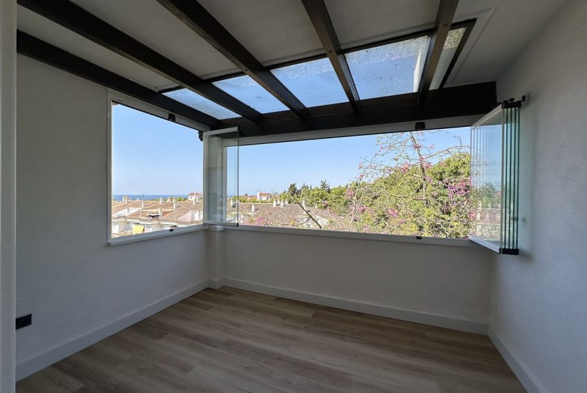 R5142550-Apartment-For-Sale-The-Golden-Mile-Duplex-3-Beds-130-Built-9