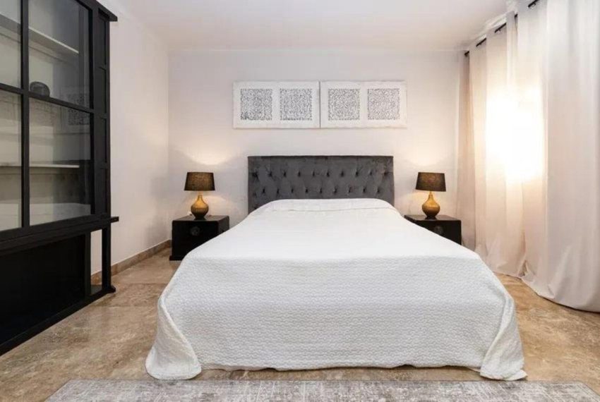 R5146921-Apartment-For-Sale-The-Golden-Mile-Ground-Floor-3-Beds-146-Built-11