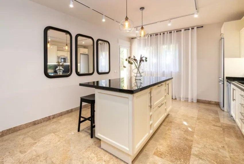 R5146921-Apartment-For-Sale-The-Golden-Mile-Ground-Floor-3-Beds-146-Built-5