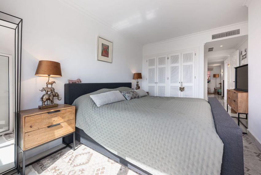 R5146996-Apartment-For-Sale-La-Quinta-Duplex-4-Beds-210-Built-13