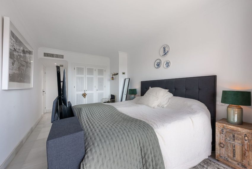R5146996-Apartment-For-Sale-La-Quinta-Duplex-4-Beds-210-Built-17