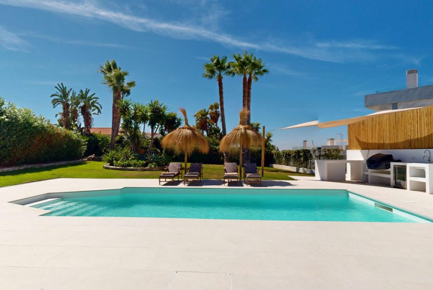 R5147254-Villa-For-Sale-Estepona-Detached-3-Beds-265-Built-2