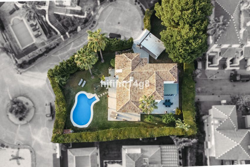 R5148343-Villa-For-Sale-Nueva-Andalucia-Detached-5-Beds-168-Built-1