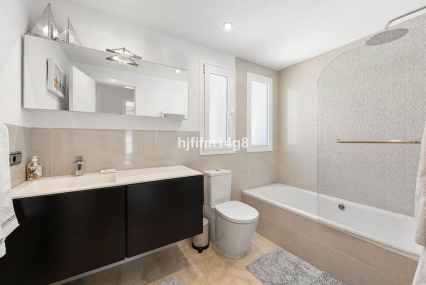 R5148343-Villa-For-Sale-Nueva-Andalucia-Detached-5-Beds-168-Built-16