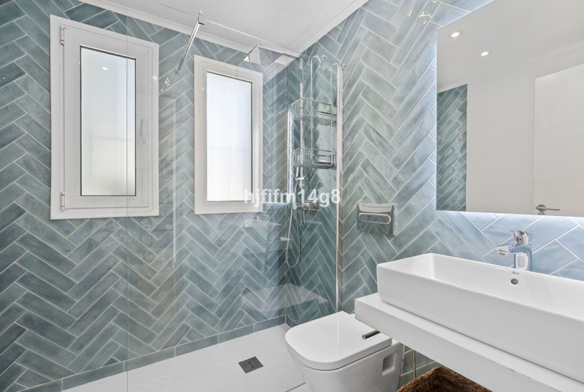 R5148343-Villa-For-Sale-Nueva-Andalucia-Detached-5-Beds-168-Built-17