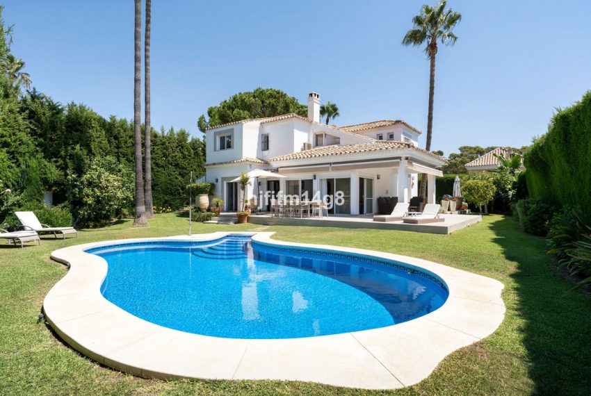 R5148343-Villa-For-Sale-Nueva-Andalucia-Detached-5-Beds-168-Built