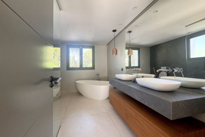 R5148511-Villa-For-Sale-Las-Brisas-Detached-4-Beds-341-Built-3