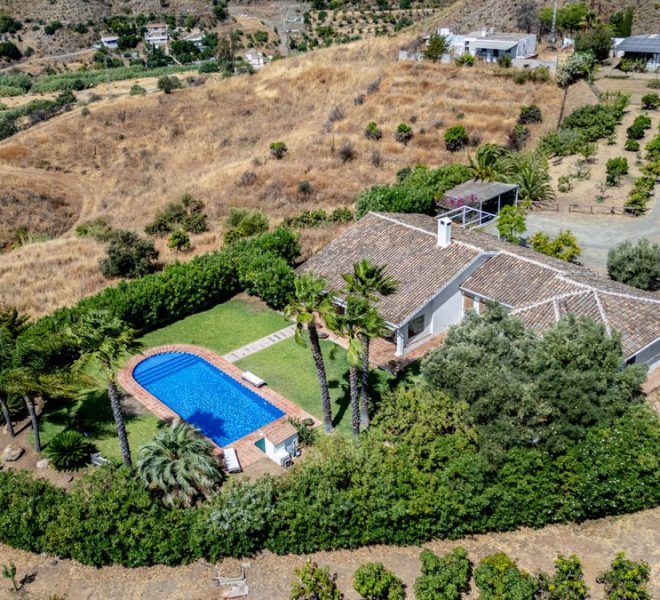 R5149885-Image 1-Finca - 3 Beds - 213 Built