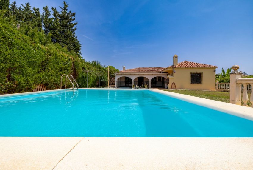R5151901-Villa-For-Sale-Estepona-Finca-3-Beds-212-Built-1