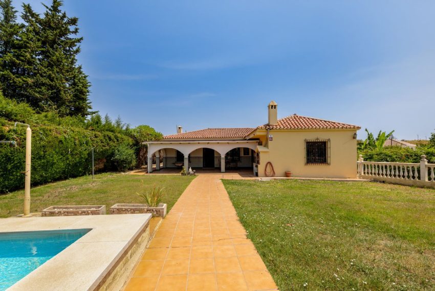 R5151901-Villa-For-Sale-Estepona-Finca-3-Beds-212-Built-2