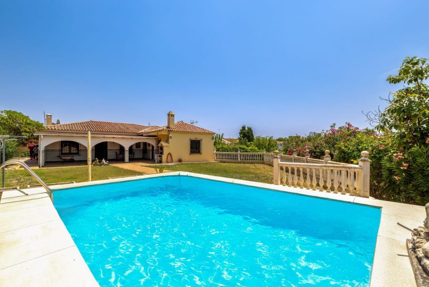 R5151901-Villa-For-Sale-Estepona-Finca-3-Beds-212-Built