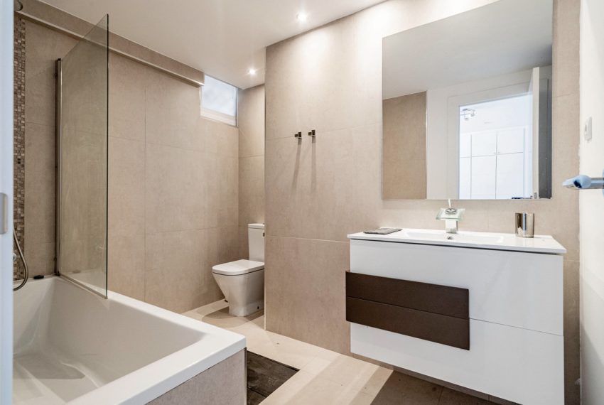R5152159-Villa-For-Sale-Nueva-Andalucia-Detached-6-Beds-346-Built-19