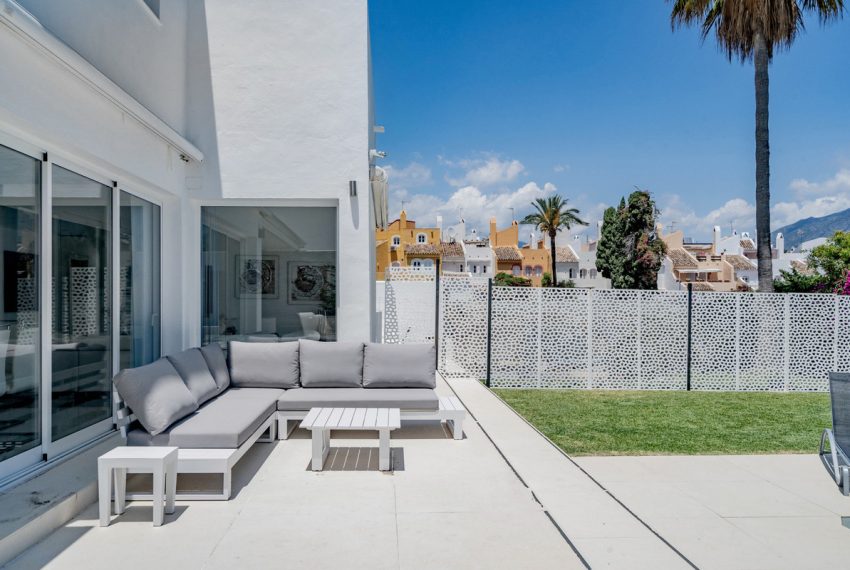 R5152159-Villa-For-Sale-Nueva-Andalucia-Detached-6-Beds-346-Built-2
