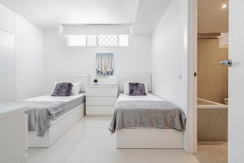 R5152159-Villa-For-Sale-Nueva-Andalucia-Detached-6-Beds-346-Built-7